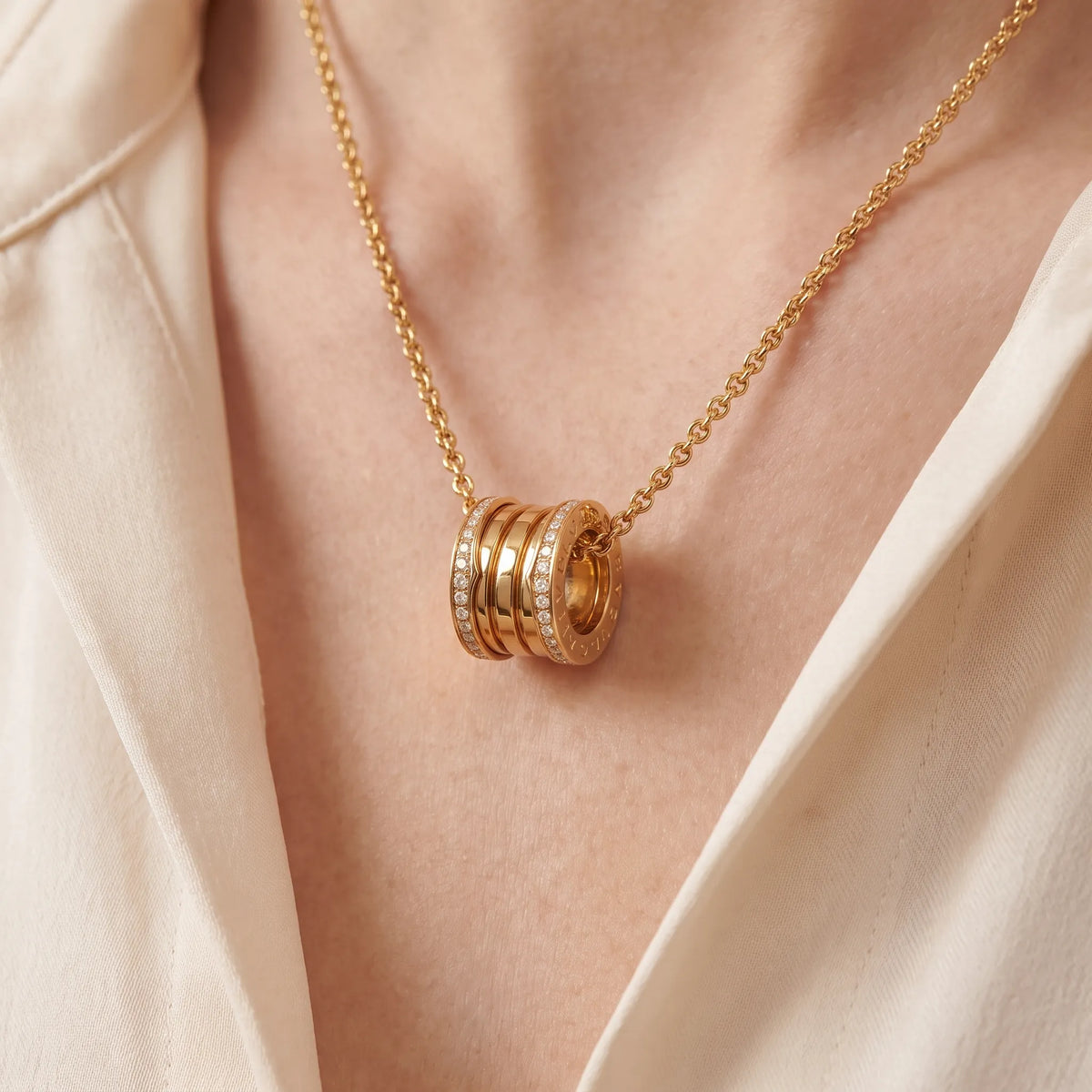 B.zero1 Pavé Round Pendant Necklace
