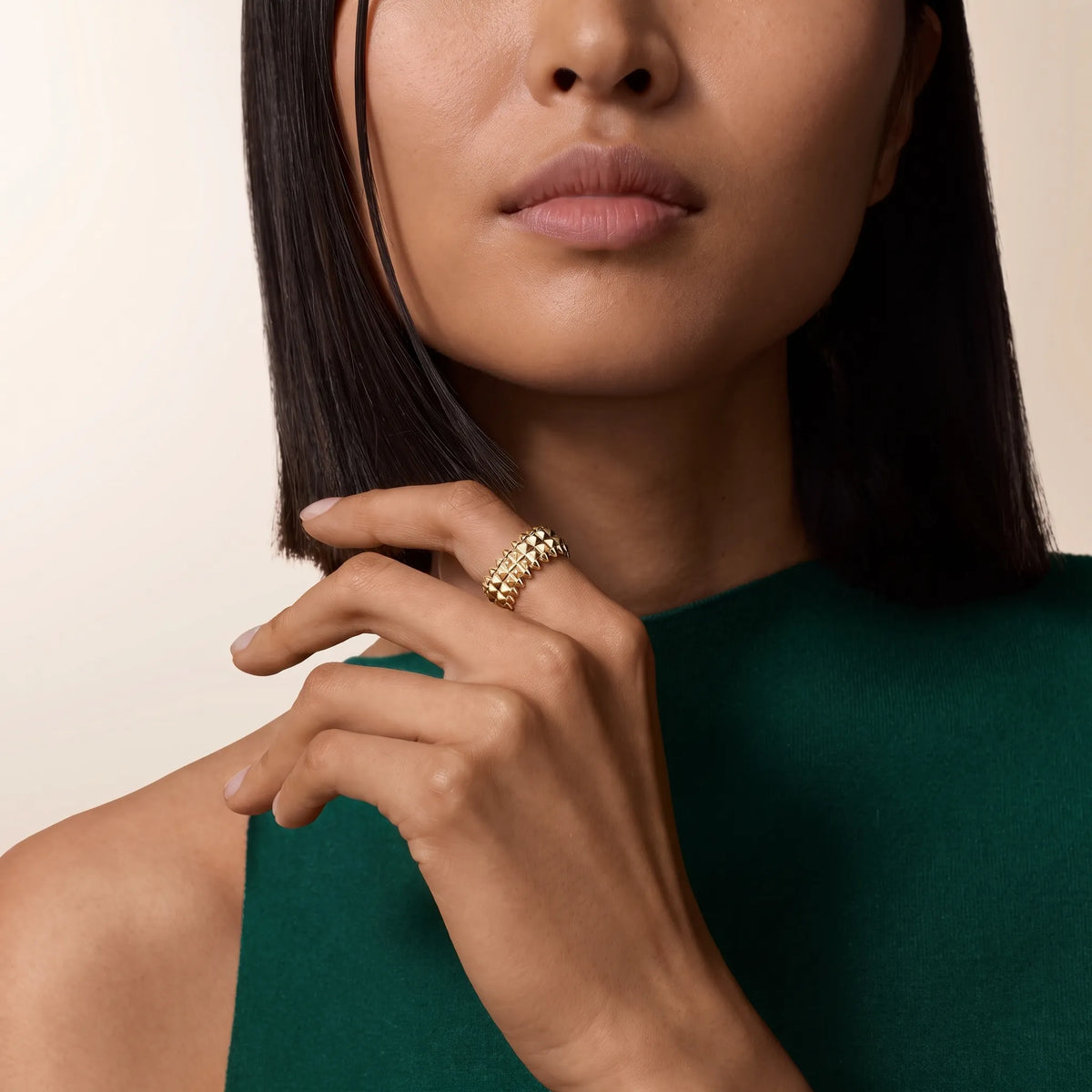 Clash de Double Row Pyramid Ring