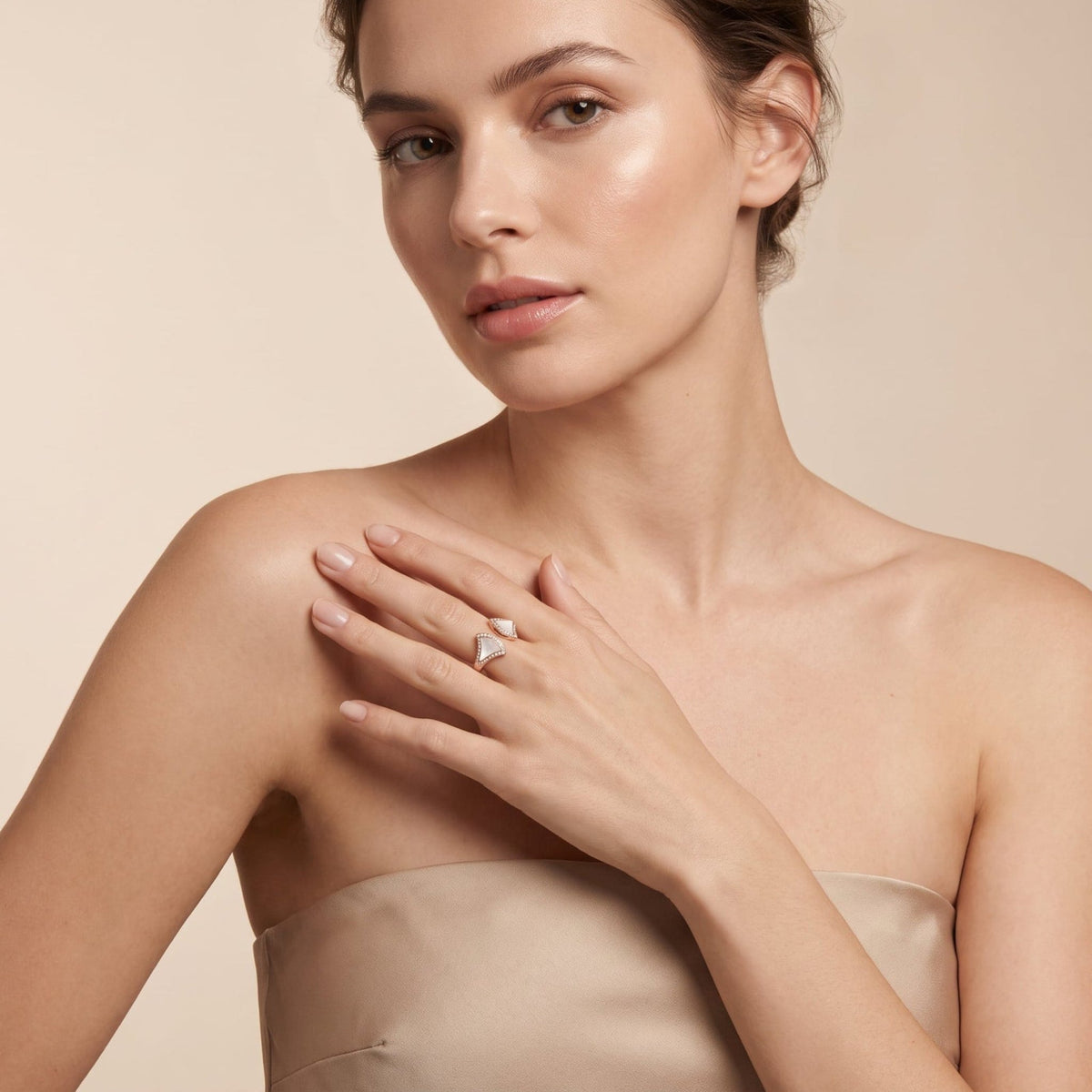 Diva's Dream Mother-of-Pearl Fan Ring