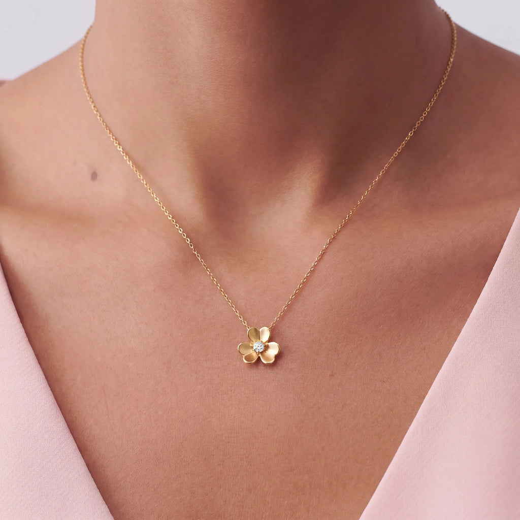 Frivole Polished Flower Pendant Necklace