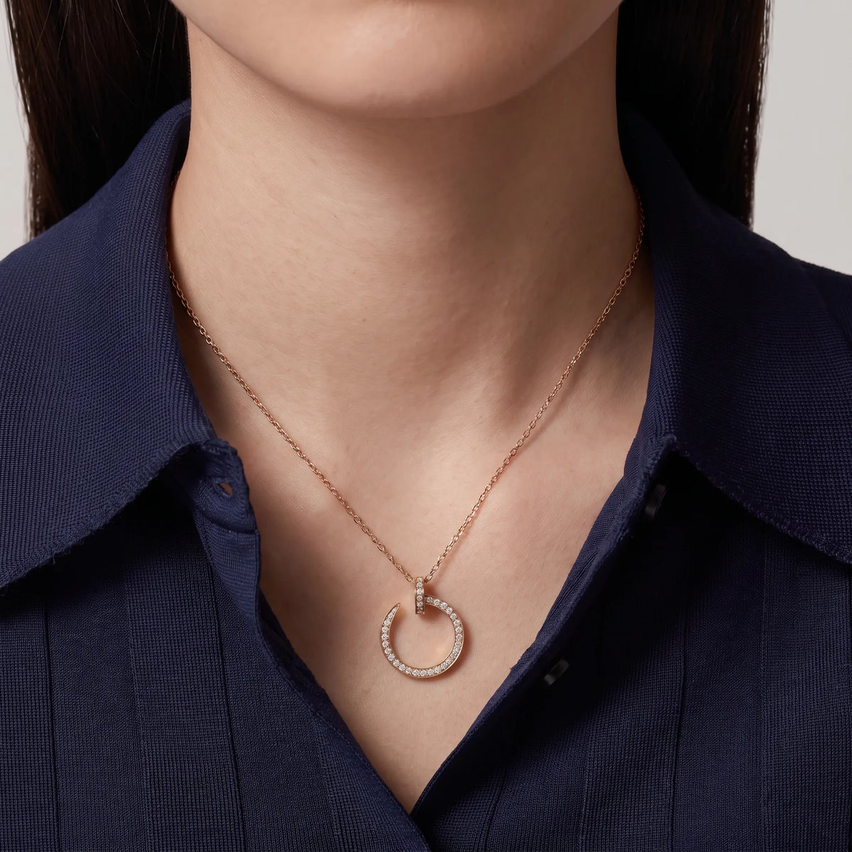 Juste un Clou Pavé Circle Pendant