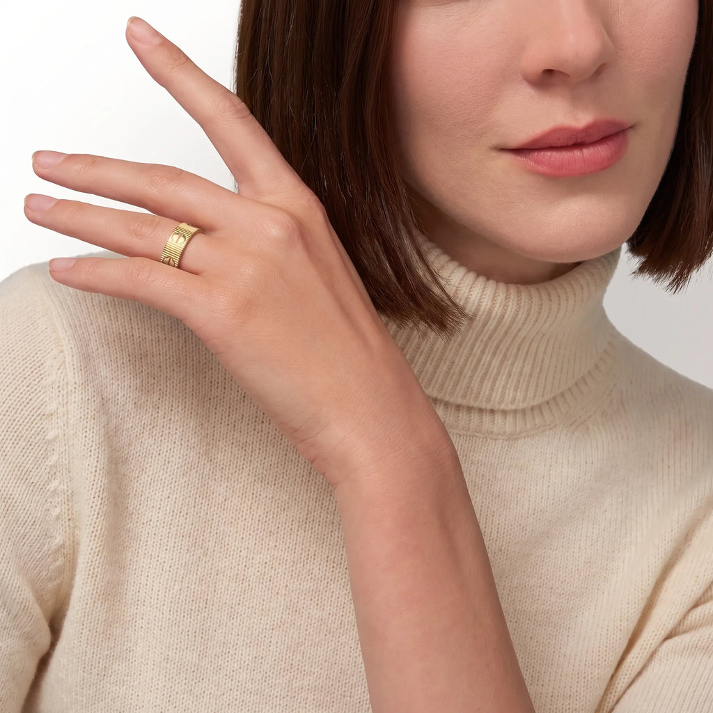 Love Unlimited Wide Screw Motif Ring