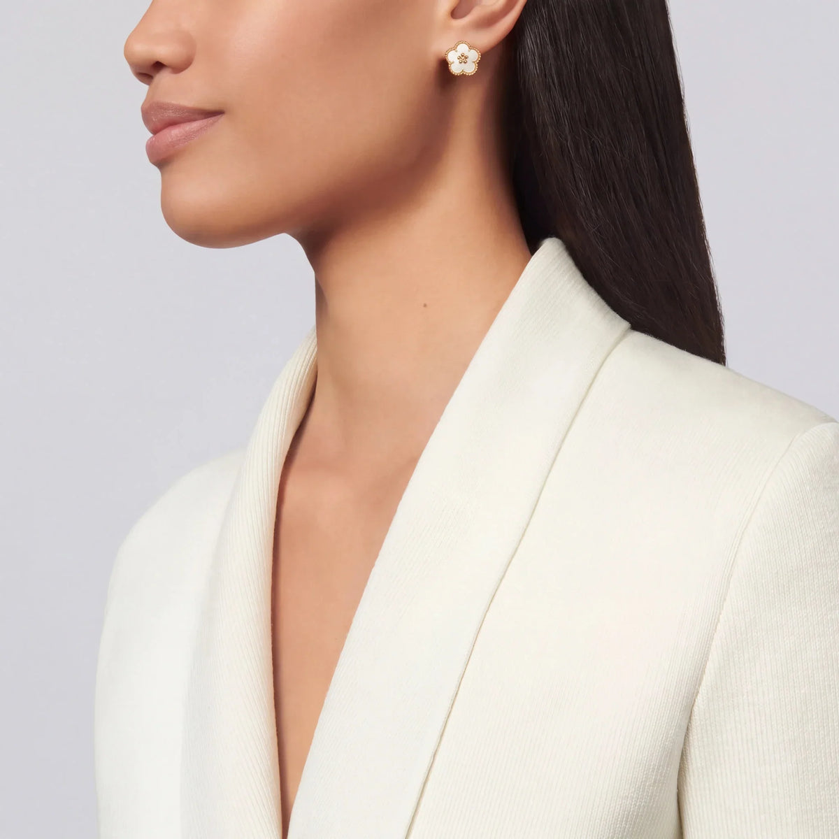 Lucky Spring White Flower Earrings