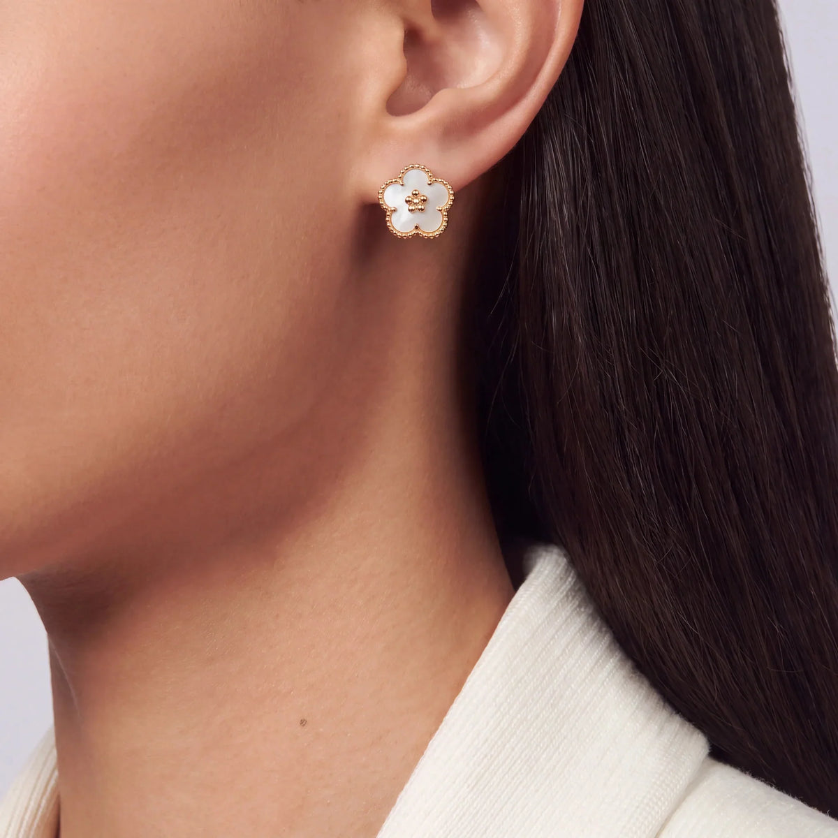 Lucky Spring White Flower Earrings