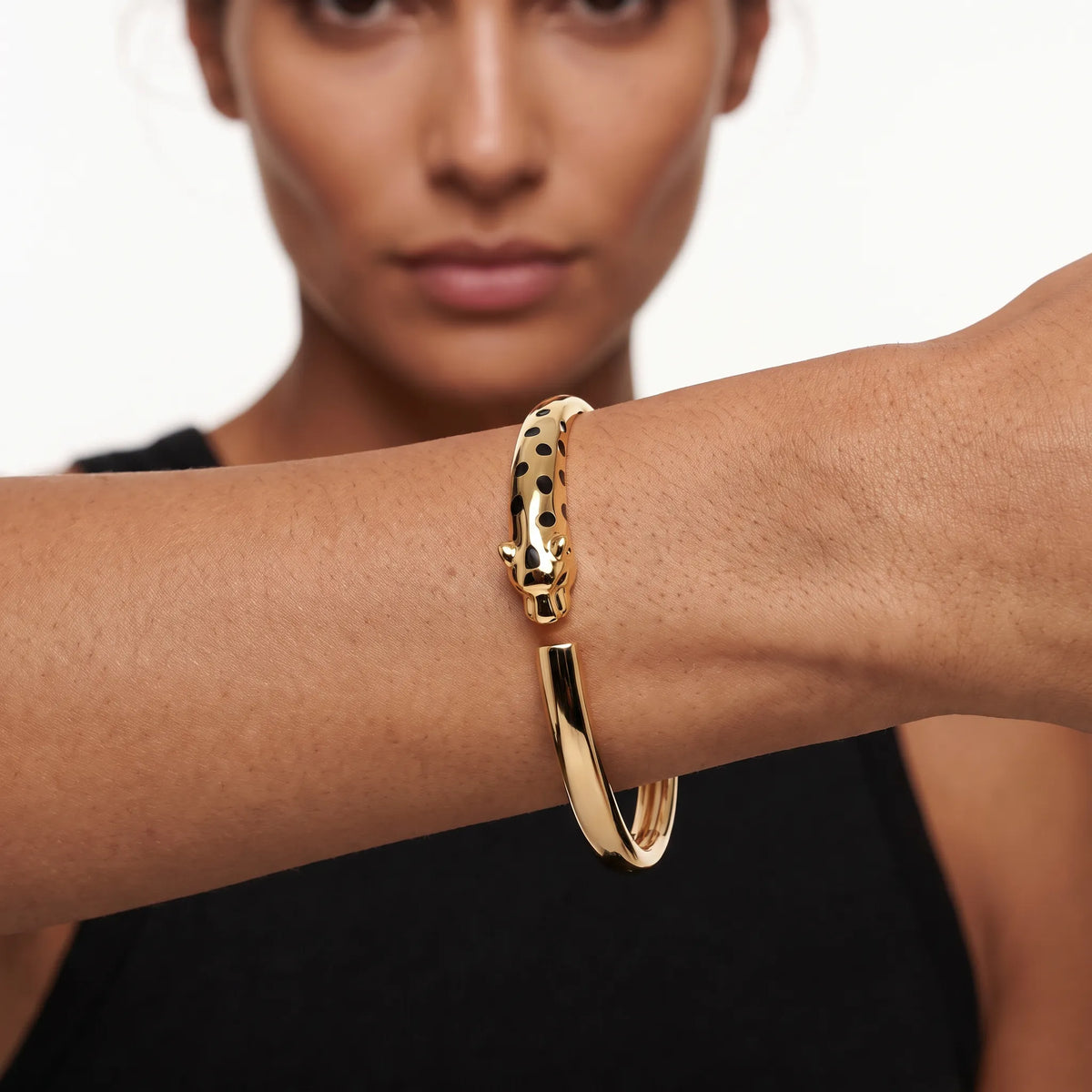 Panthere de Sombre Panther Head Bangle