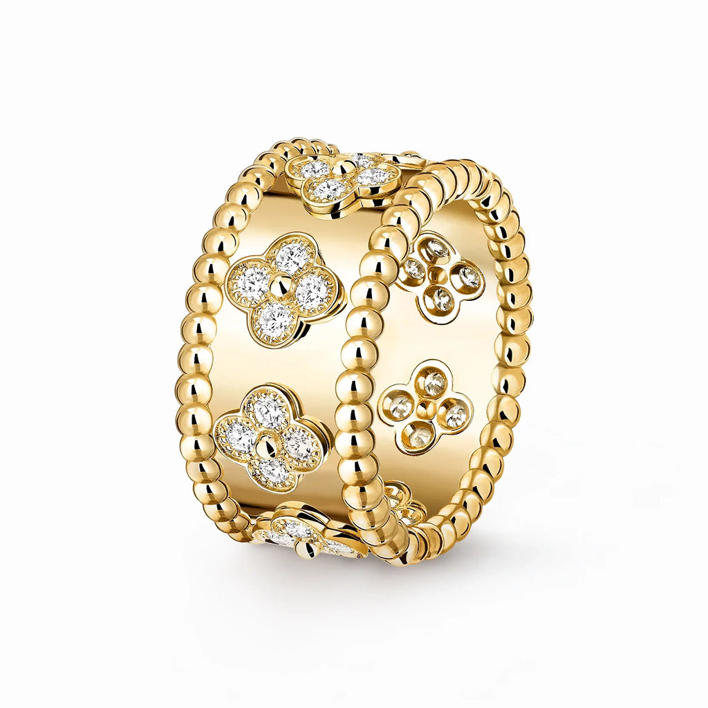 Perlee Wide Clover Pavé Ring