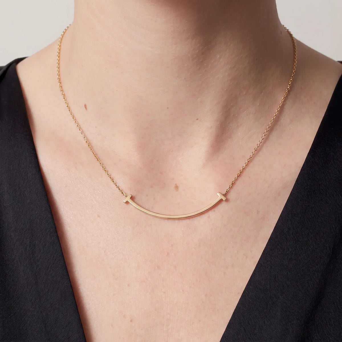 T Smile Curved Bar Pendant Necklace