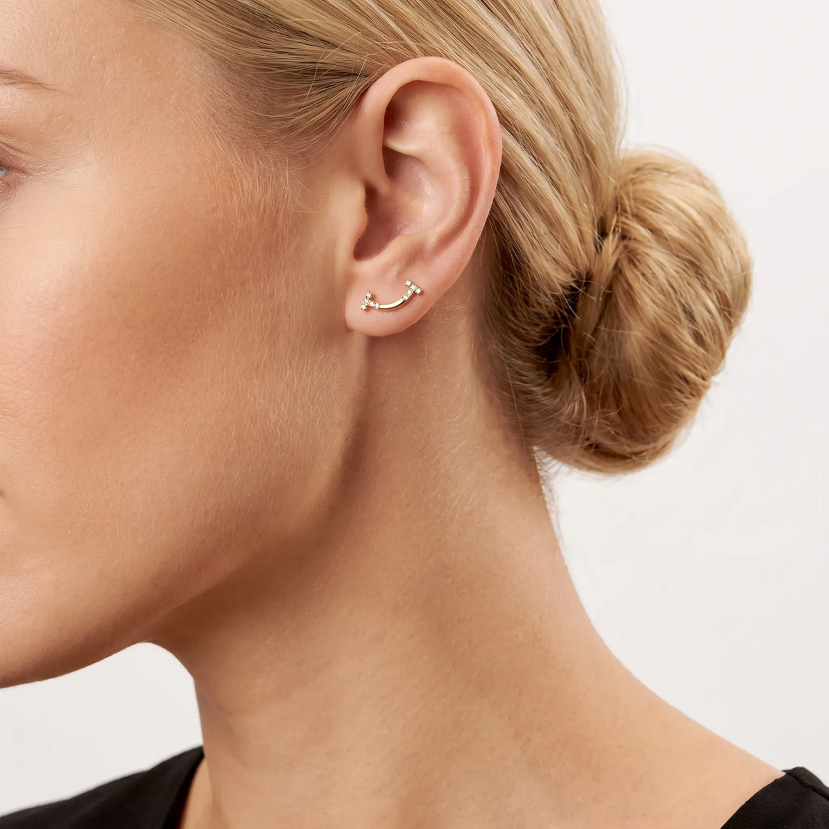 T Smile Mini Pavé Curved Earrings
