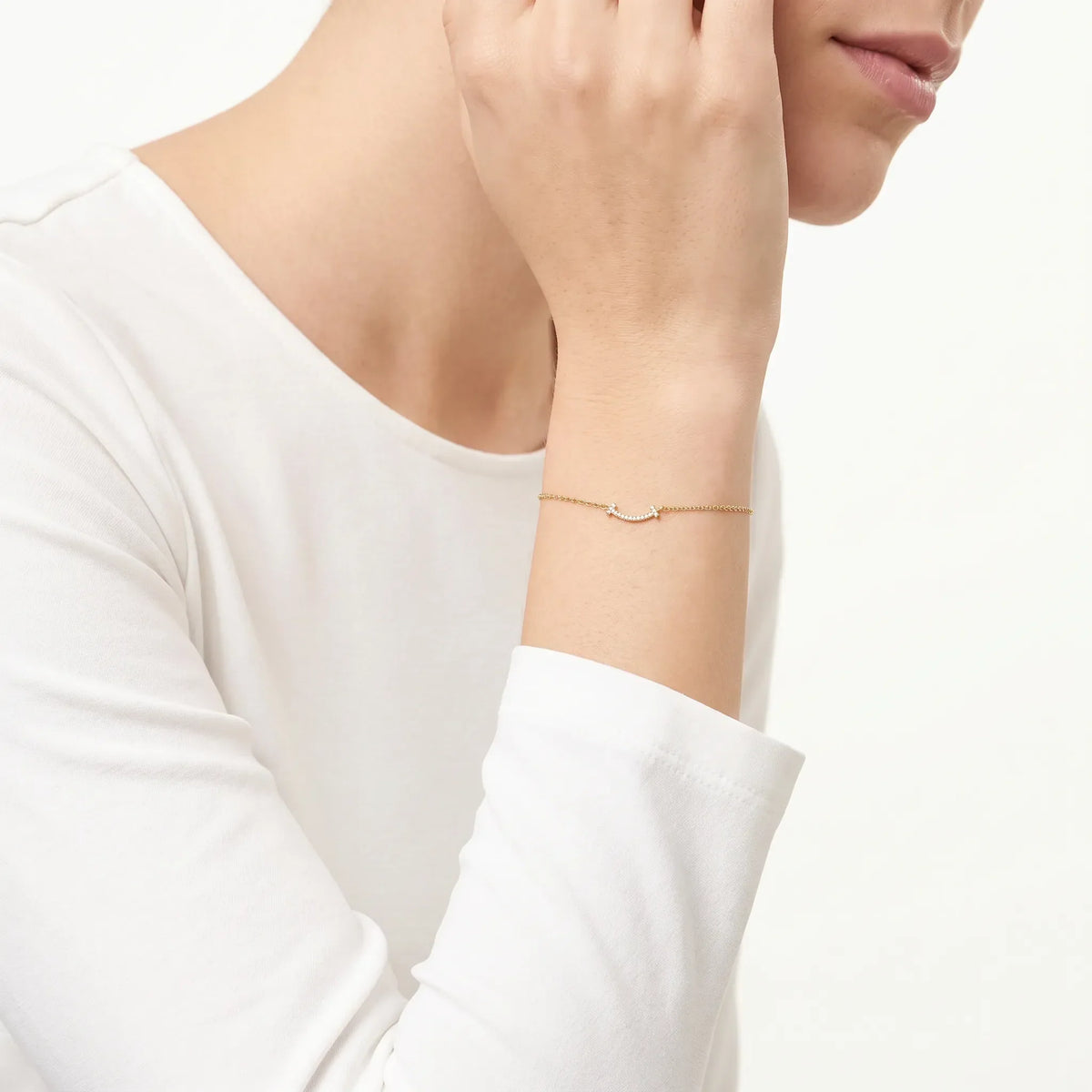 T Smile Pavé Fine Chain Bracelet