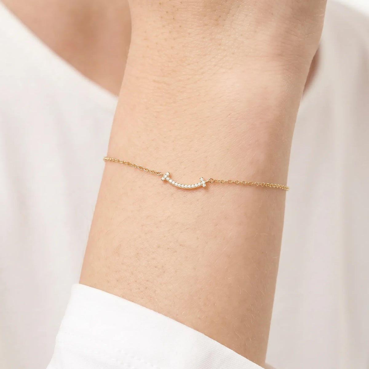 T Smile Pavé Fine Chain Bracelet